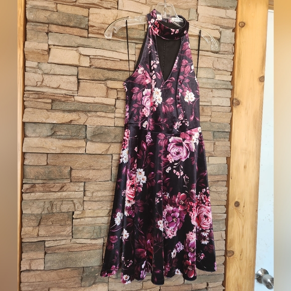 Halter Dress Fit & Flare XS - Picture 2 of 8